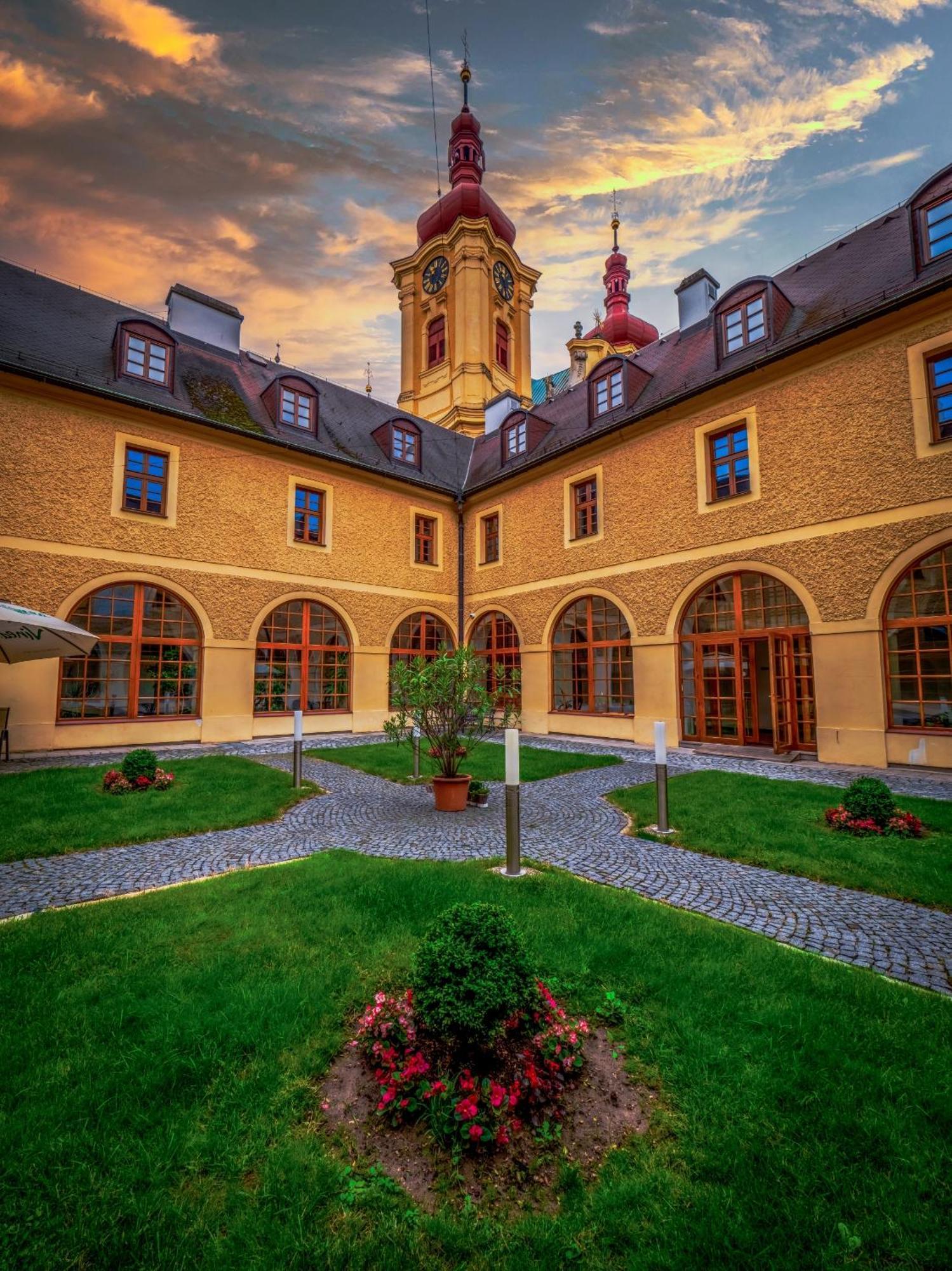 Klaster Hejnice - Vzdelavaci, Konferencni A Poutni Dum Exterior photo